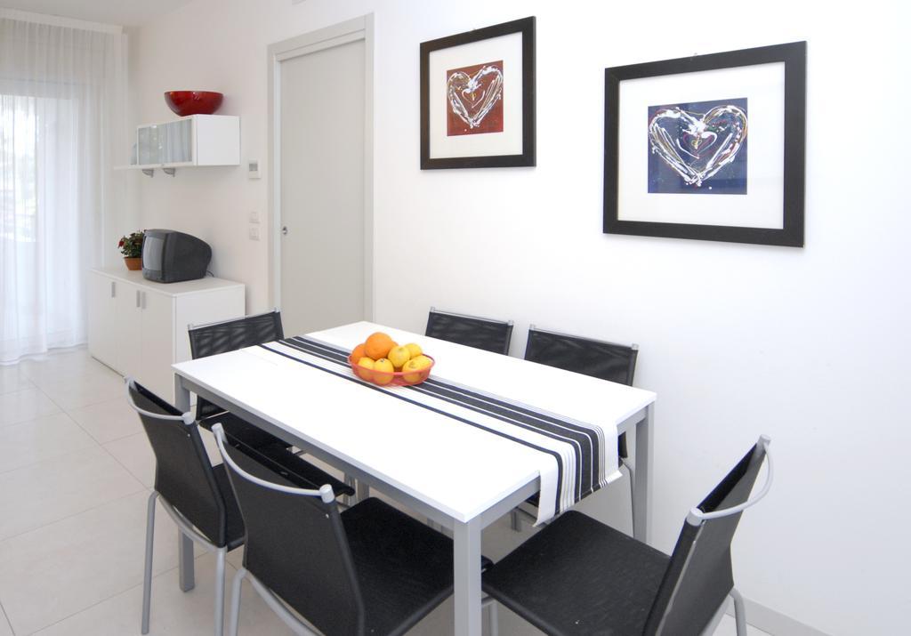 Ai Lecci Apartment Бибионе Екстериор снимка